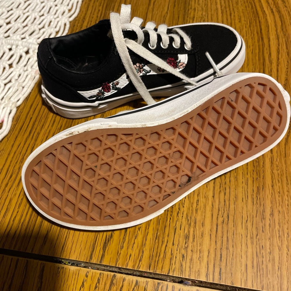 Iike new childrens vans! - Picture 2 of 4
